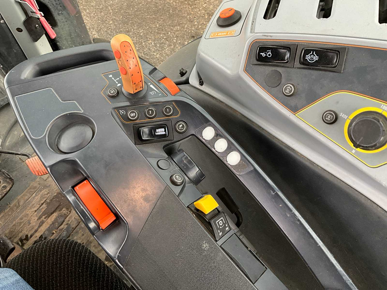 Трактор Valtra T214 A: фото 35