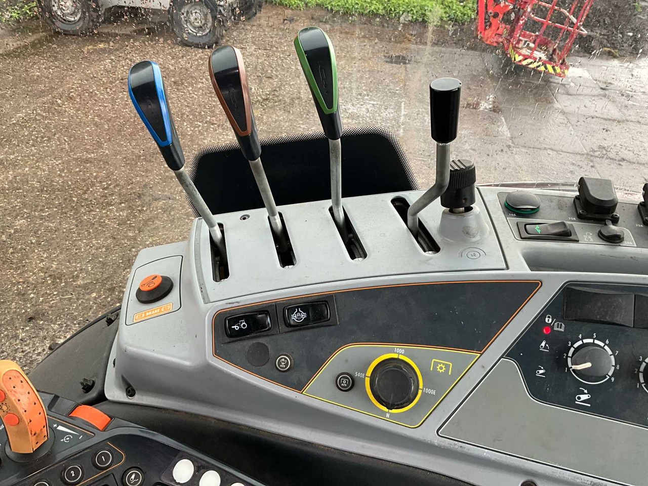 Трактор Valtra T214 A: фото 37