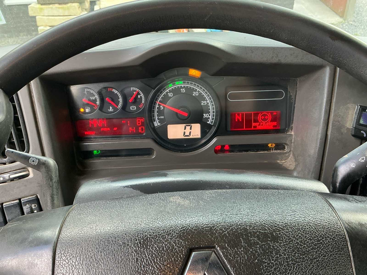 Вантажівка 2011 RENAULT KERAX 460 TRIDEM TRUCK WITH CRANE AND CONTAINER: фото 11