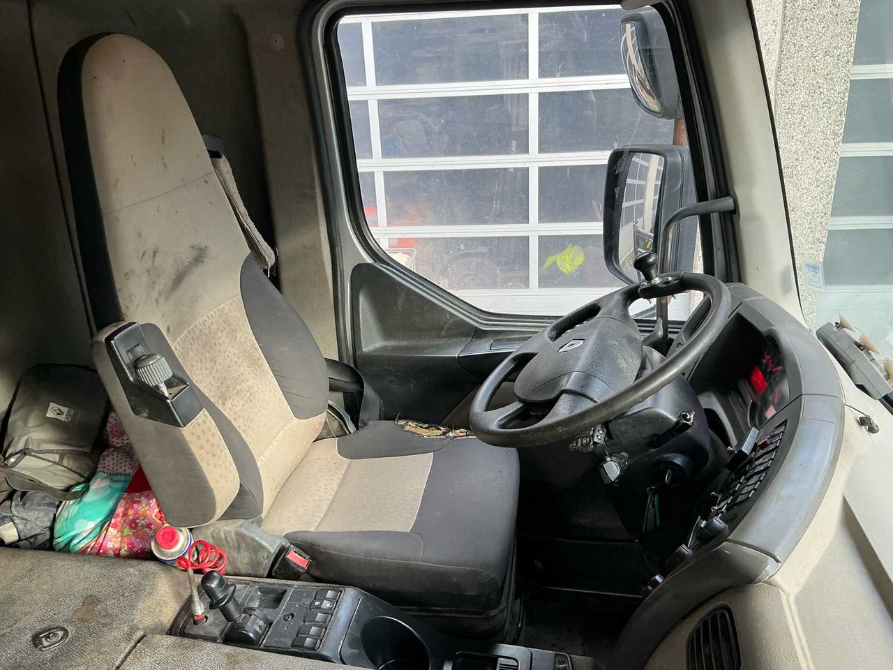 Вантажівка 2011 RENAULT KERAX 460 TRIDEM TRUCK WITH CRANE AND CONTAINER: фото 18