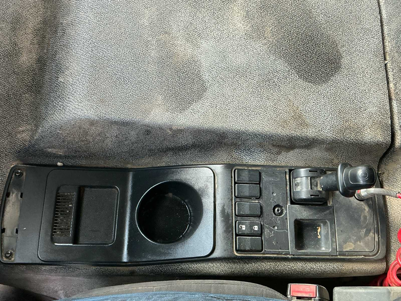 Вантажівка 2011 RENAULT KERAX 460 TRIDEM TRUCK WITH CRANE AND CONTAINER: фото 15