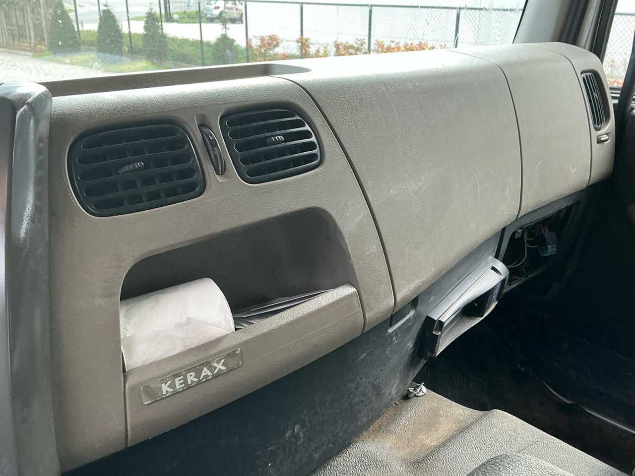 Вантажівка 2011 RENAULT KERAX 460 TRIDEM TRUCK WITH CRANE AND CONTAINER: фото 13