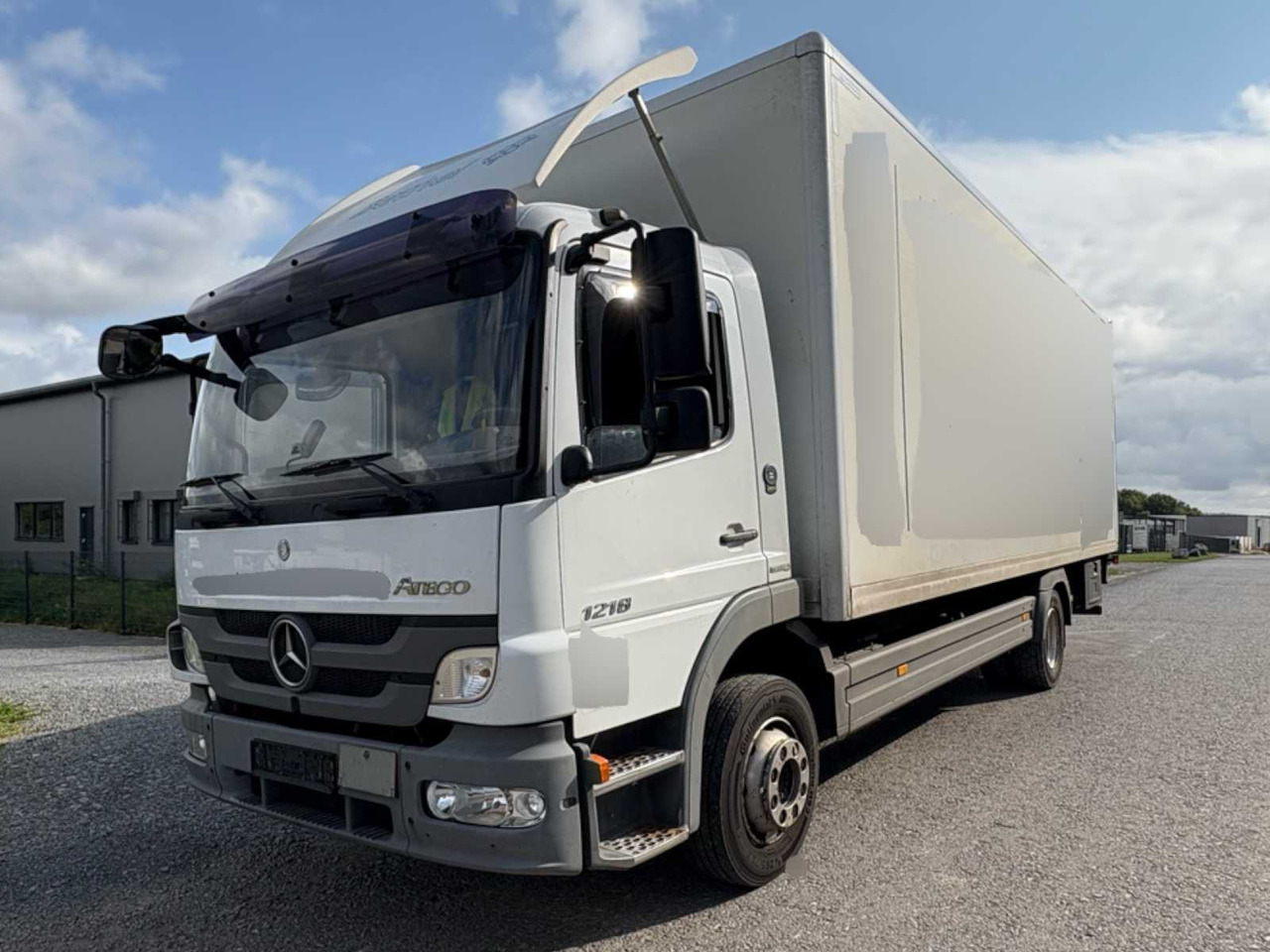 MERCEDES BENZ ATEGO 818 BOX TRUCK WITH TAIL LIFT - Вантажівка: фото 1 MERCEDES BENZ ATEGO 818 BOX TRUCK WITH TAIL LIFT - Вантажівка: фото 1