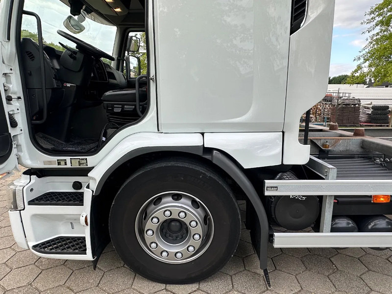 Renault D280 - Тентована вантажівка: фото 5 Renault D280 - Тентована вантажівка: фото 5