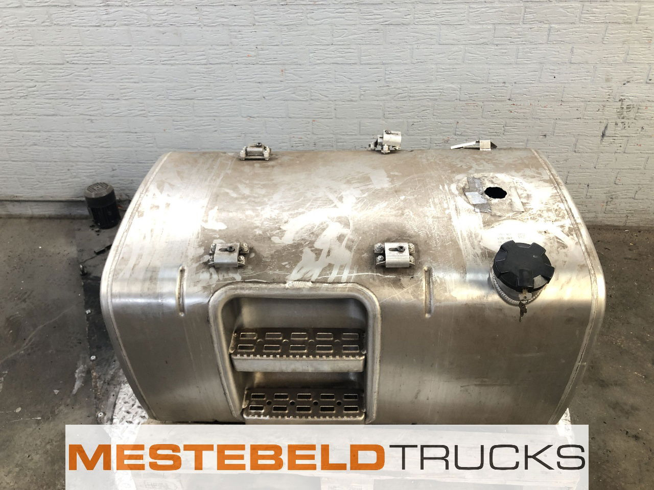 DAF Brandstoftank 400 liter - Паливна система в категорії Вантажівки: фото 1 DAF Brandstoftank 400 liter - Паливна система в категорії Вантажівки: фото 1