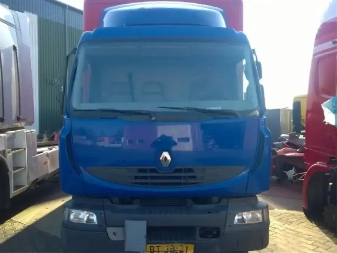Renault C abine Midlum 220 DXI - Кабіна в категорії Вантажівки: фото 1 Renault C abine Midlum 220 DXI - Кабіна в категорії Вантажівки: фото 1