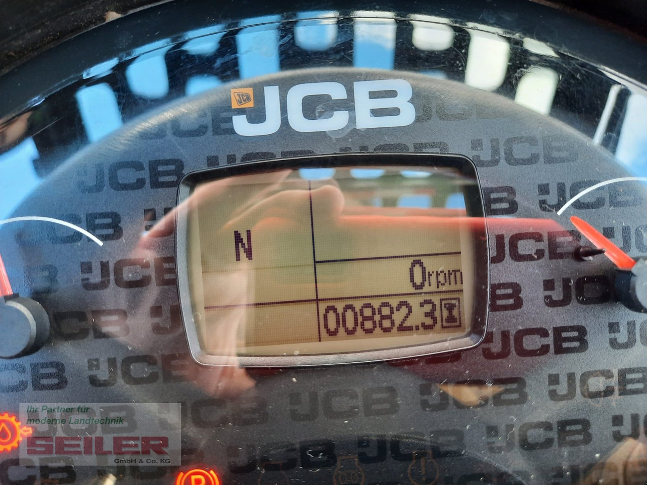 Компактний фронтальний навантажувач JCB 403 Agri PLUS: фото 6 Компактний фронтальний навантажувач JCB 403 Agri PLUS: фото 6