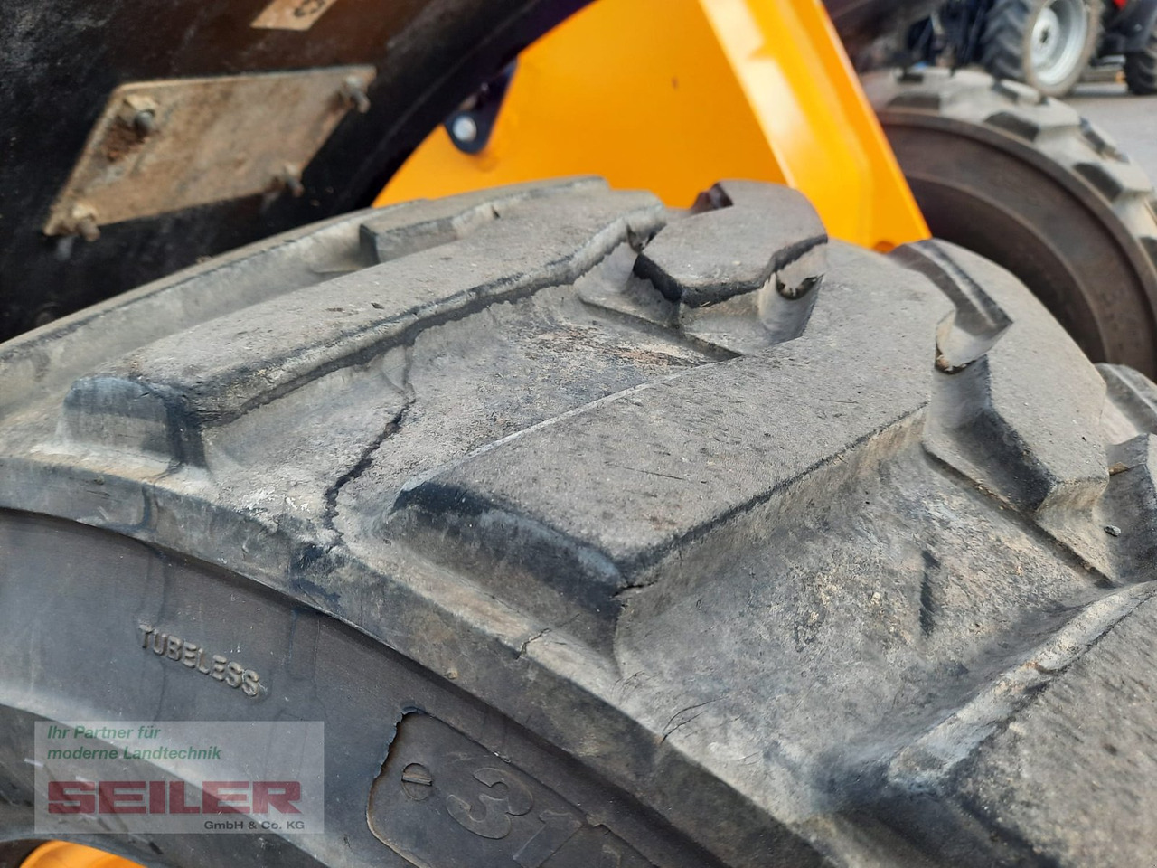 Компактний фронтальний навантажувач JCB 403 Agri PLUS: фото 12 Компактний фронтальний навантажувач JCB 403 Agri PLUS: фото 12