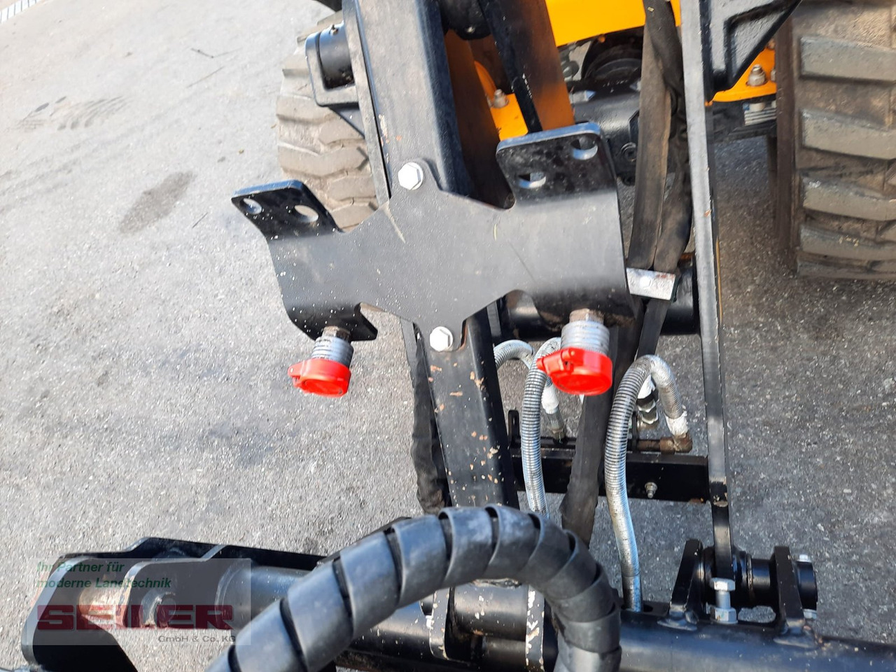 Компактний фронтальний навантажувач JCB 403 Agri PLUS: фото 8 Компактний фронтальний навантажувач JCB 403 Agri PLUS: фото 8