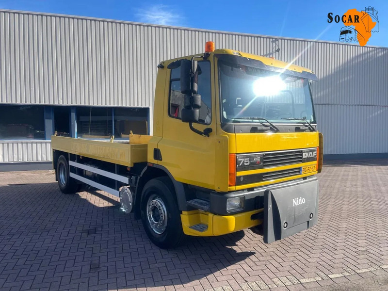 DAF CF 75.240 Automatic Euro 2 NL-Truck Original km's - Бортова вантажівка/ Платформа: фото 1 DAF CF 75.240 Automatic Euro 2 NL-Truck Original km's - Бортова вантажівка/ Платформа: фото 1