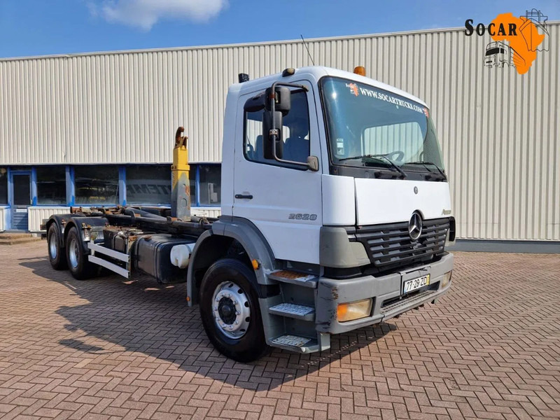 Mercedes-Benz Atego 2628 6x4 Euro 3 Manual Gear full steel suspension - Гаковий мультиліфт вантажівка: фото 1 Mercedes-Benz Atego 2628 6x4 Euro 3 Manual Gear full steel suspension - Гаковий мультиліфт вантажівка: фото 1
