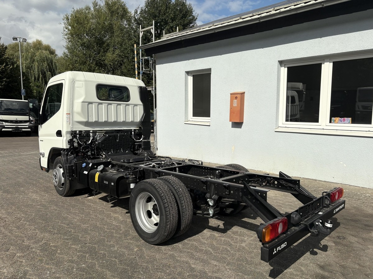 FUSO 3S15 Fahrgestell 2500 Nebenantrieb - Вантажівка шасі: фото 3 FUSO 3S15 Fahrgestell 2500 Nebenantrieb - Вантажівка шасі: фото 3