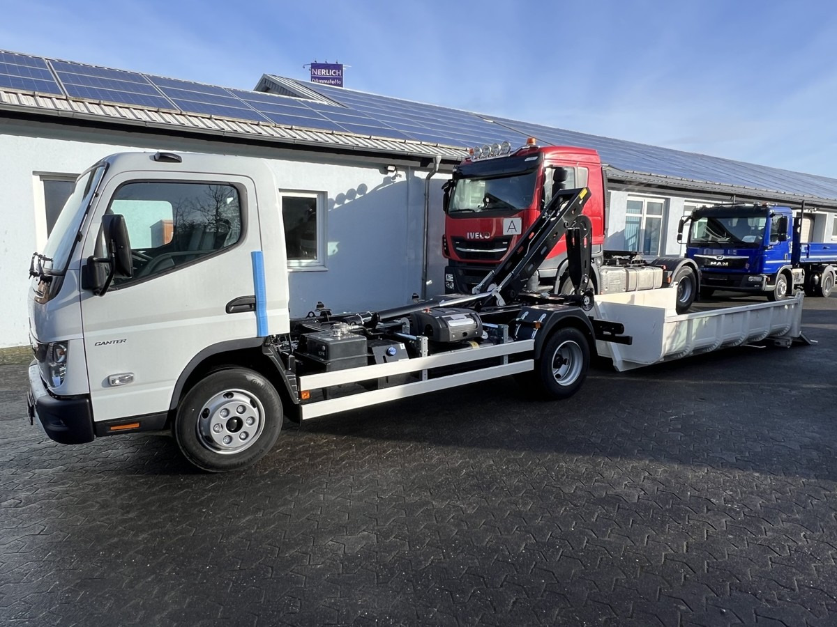 FUSO Canter FUSO 7C18 City Abrollkipper Miete - Гаковий мультиліфт вантажівка: фото 3 FUSO Canter FUSO 7C18 City Abrollkipper Miete - Гаковий мультиліфт вантажівка: фото 3