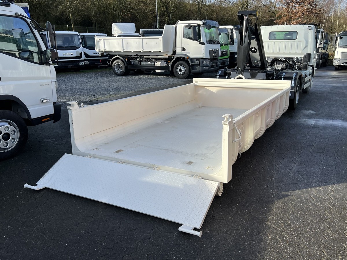 FUSO Canter FUSO 7C18 City Abrollkipper Miete - Гаковий мультиліфт вантажівка: фото 4 FUSO Canter FUSO 7C18 City Abrollkipper Miete - Гаковий мультиліфт вантажівка: фото 4