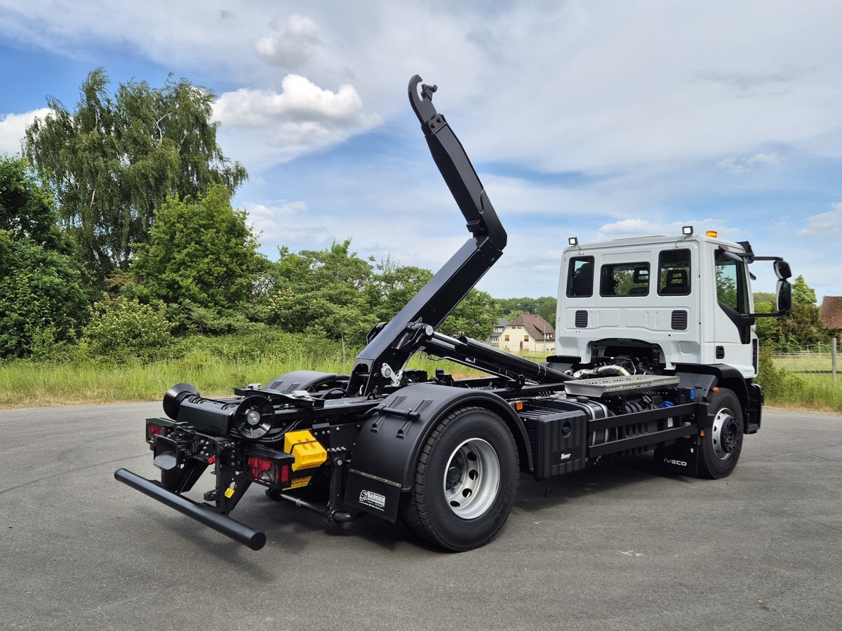 IVECO Euro Cargo 180E32 4x2 Abrollkipper Teleskoparm - Гаковий мультиліфт вантажівка: фото 4 IVECO Euro Cargo 180E32 4x2 Abrollkipper Teleskoparm - Гаковий мультиліфт вантажівка: фото 4