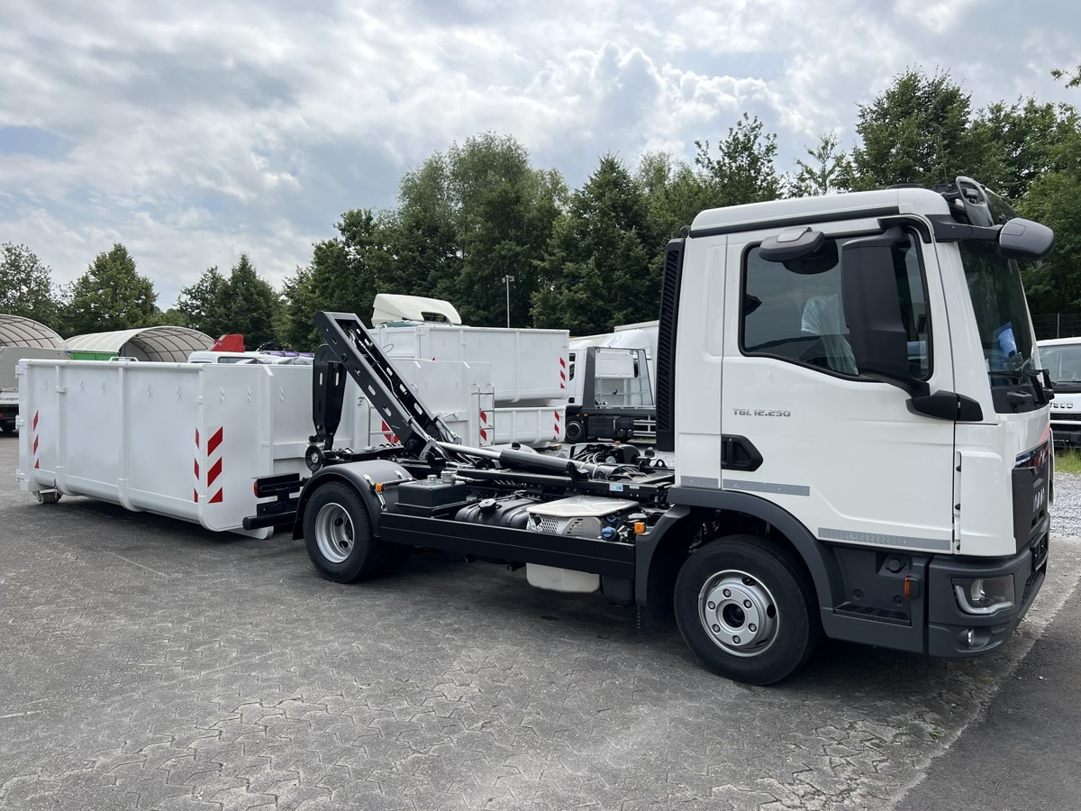 Гаковий мультиліфт вантажівка MAN TGL 12.250 BL NEU City Abrollkipper Tipmatik: фото 7