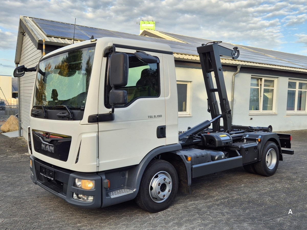MAN TGL 8.190 BL City Abrollkipper Aut., 2 x AHK sof - Гаковий мультиліфт вантажівка: фото 1 MAN TGL 8.190 BL City Abrollkipper Aut., 2 x AHK sof - Гаковий мультиліфт вантажівка: фото 1