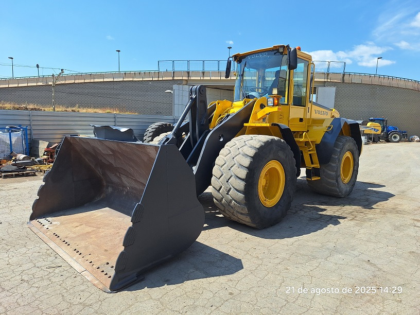VOLVO L120E - Колісний навантажувач: фото 2 VOLVO L120E - Колісний навантажувач: фото 2