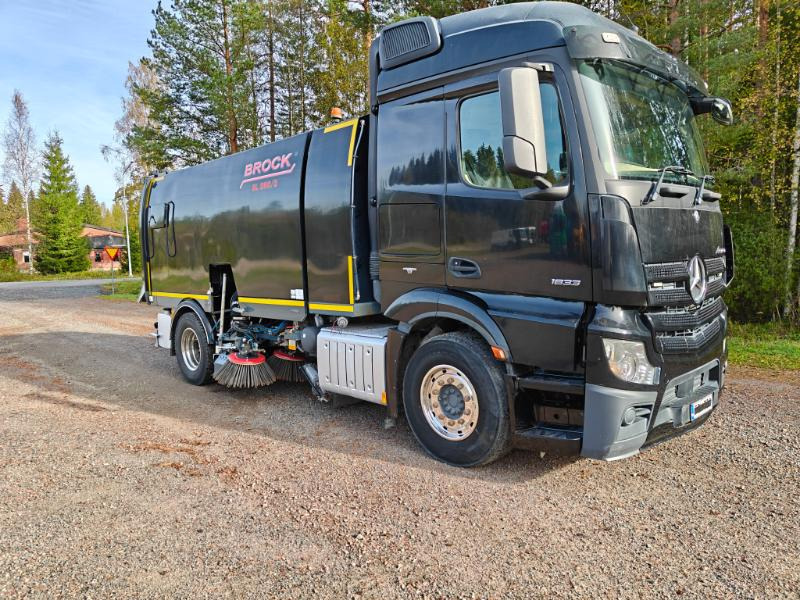 Brock SL280/2 MB Actros 1833 - Підмітально-прибиральна машина: фото 1 Brock SL280/2 MB Actros 1833 - Підмітально-прибиральна машина: фото 1