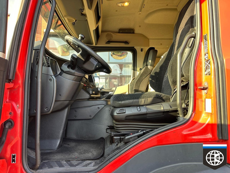 Interior photo 1: Тягач Mercedes-Benz ACTROS 1840 L /  SLEEPER CAB