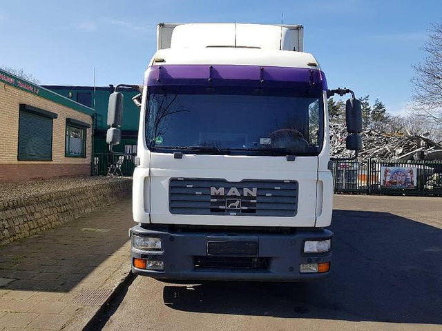 MAN TGL 12.210 4x2 BL - Вантажівка з закритим кузовом: фото 2 MAN TGL 12.210 4x2 BL - Вантажівка з закритим кузовом: фото 2