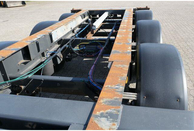 Fliegl SDS 380 SDS01, 20/30 & 40 Fuß Container, BPW - Низькорамна платформа напівпричіп: фото 4 Fliegl SDS 380 SDS01, 20/30 & 40 Fuß Container, BPW - Низькорамна платформа напівпричіп: фото 4