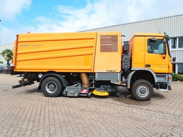 Mercedes-Benz 2032 A Actros 4x4, Bucher STKF 9500, Airport, AC - Підмітально-прибиральна машина: фото 2 Mercedes-Benz 2032 A Actros 4x4, Bucher STKF 9500, Airport, AC - Підмітально-прибиральна машина: фото 2