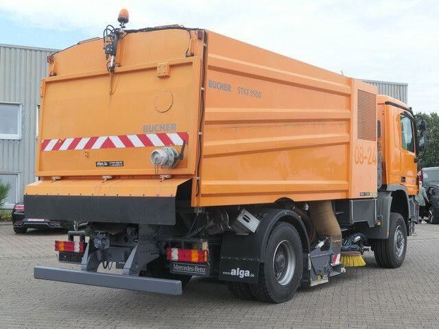 Mercedes-Benz 2032 A Actros 4x4, Bucher STKF 9500, Airport, AC - Підмітально-прибиральна машина: фото 3 Mercedes-Benz 2032 A Actros 4x4, Bucher STKF 9500, Airport, AC - Підмітально-прибиральна машина: фото 3