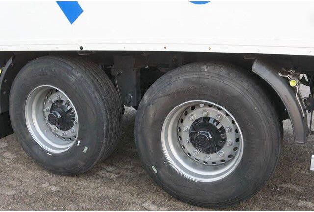Sommer 2-Achser, elektr. Rolltor, BPW, 11.000mm lang - Закритий кузов напівпричіп: фото 4 Sommer 2-Achser, elektr. Rolltor, BPW, 11.000mm lang - Закритий кузов напівпричіп: фото 4