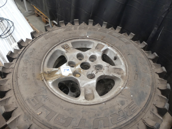 4 Roues pour Ziarelli Brutale 4X4 En provenance de Mitsubishi Pajero - Колесо в категорії Трактори: фото 1 4 Roues pour Ziarelli Brutale 4X4 En provenance de Mitsubishi Pajero - Колесо в категорії Трактори: фото 1