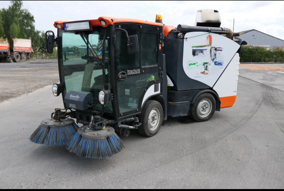 Camion balayeuse articulé Boschung S2 - Підмітально-прибиральна машина: фото 2 Camion balayeuse articulé Boschung S2 - Підмітально-прибиральна машина: фото 2