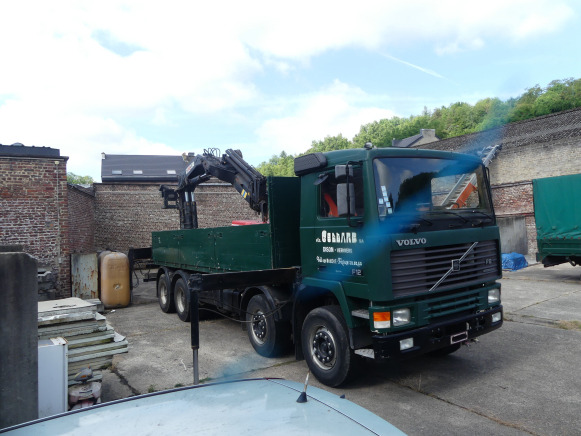 Camion plateau ridelle avec grue auxiliaire Volvo F12 (1994-64.040 km-VIN:YV2H5A7G6RA225775) - Бортова вантажівка/ Платформа, Вантажівка з маніпулятором: фото 2 Camion plateau ridelle avec grue auxiliaire Volvo F12 (1994-64.040 km-VIN:YV2H5A7G6RA225775) - Бортова вантажівка/ Платформа, Вантажівка з маніпулятором: фото 2