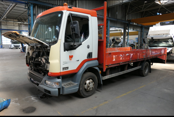 REF:imat : 1-GEM-292 - Camion plateau DAF LF45 (2002-326.743 km) - Бортова вантажівка/ Платформа: фото 1 REF:imat : 1-GEM-292 - Camion plateau DAF LF45 (2002-326.743 km) - Бортова вантажівка/ Платформа: фото 1