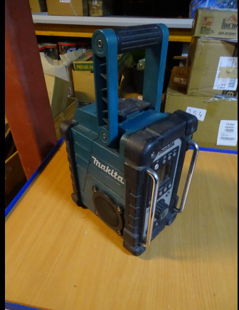 Radio MAKITA DMR112 IP64 Bluetooth DAB+ - Промислова підмітальна машина: фото 1 Radio MAKITA DMR112 IP64 Bluetooth DAB+ - Промислова підмітальна машина: фото 1