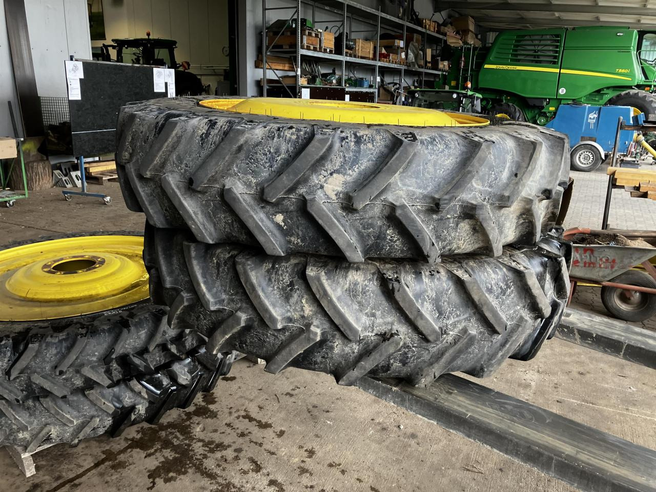 BKT 270/95R32 - Шина в категорії Сільськогосподарська техніка: фото 3 BKT 270/95R32 - Шина в категорії Сільськогосподарська техніка: фото 3
