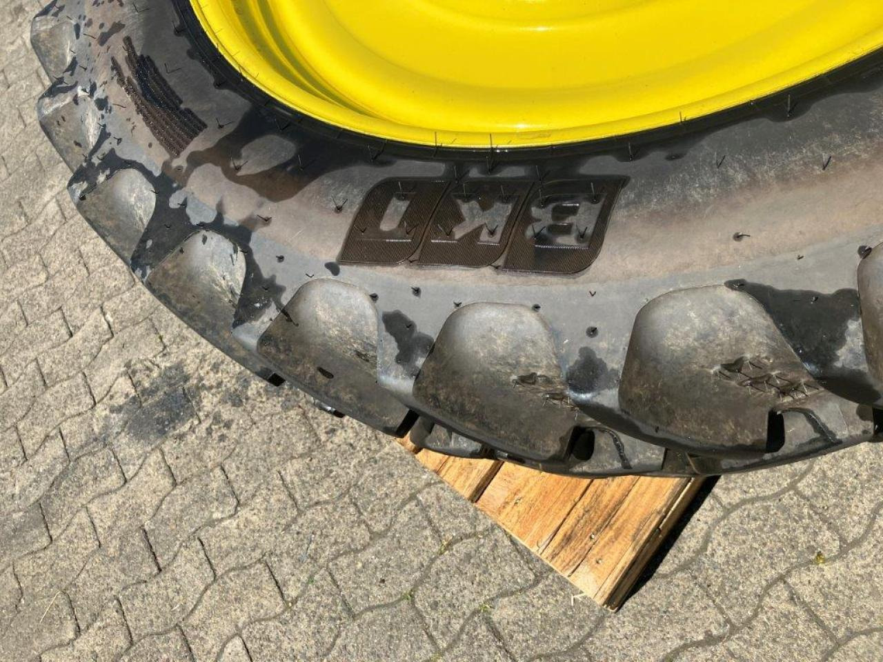 BKT 320/90R42 - Шина в категорії Сільськогосподарська техніка: фото 3 BKT 320/90R42 - Шина в категорії Сільськогосподарська техніка: фото 3