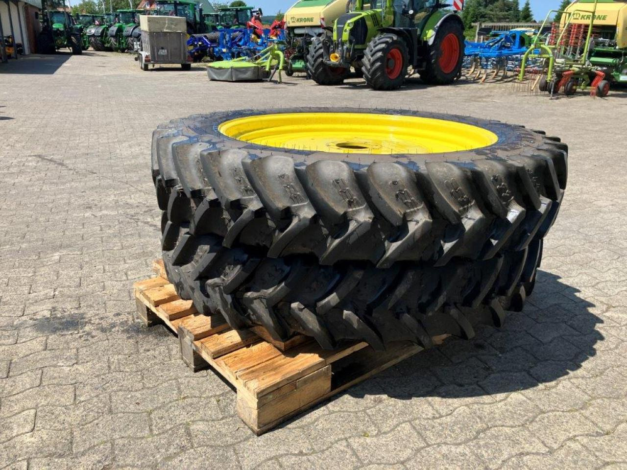 BKT 320/90R42 - Шина в категорії Сільськогосподарська техніка: фото 2 BKT 320/90R42 - Шина в категорії Сільськогосподарська техніка: фото 2
