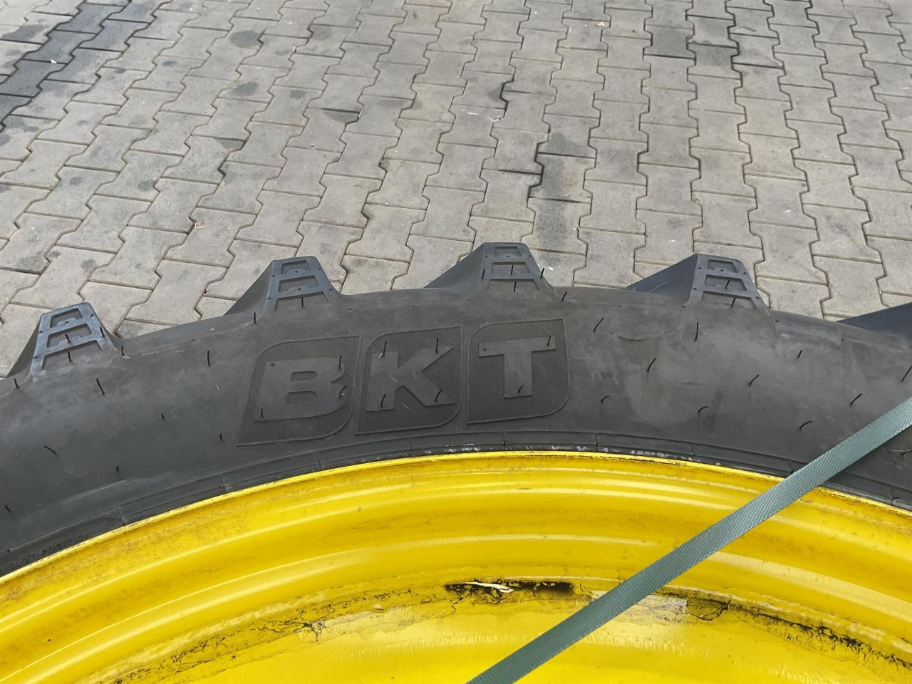 BKT 340/85R48 - Шина в категорії Сільськогосподарська техніка: фото 4 BKT 340/85R48 - Шина в категорії Сільськогосподарська техніка: фото 4