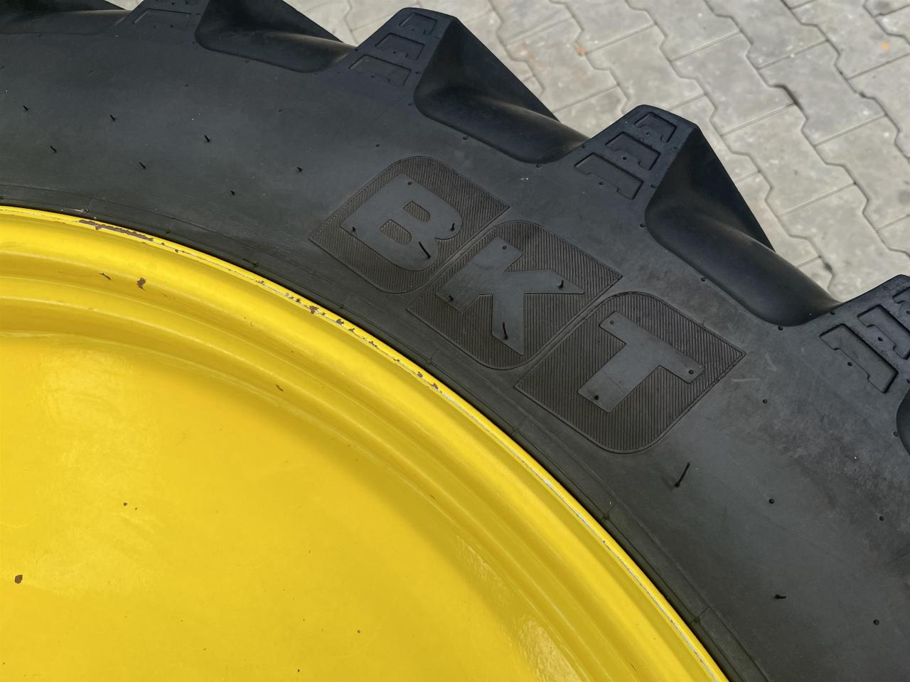 BKT 340/85R48 - Шина в категорії Сільськогосподарська техніка: фото 3 BKT 340/85R48 - Шина в категорії Сільськогосподарська техніка: фото 3