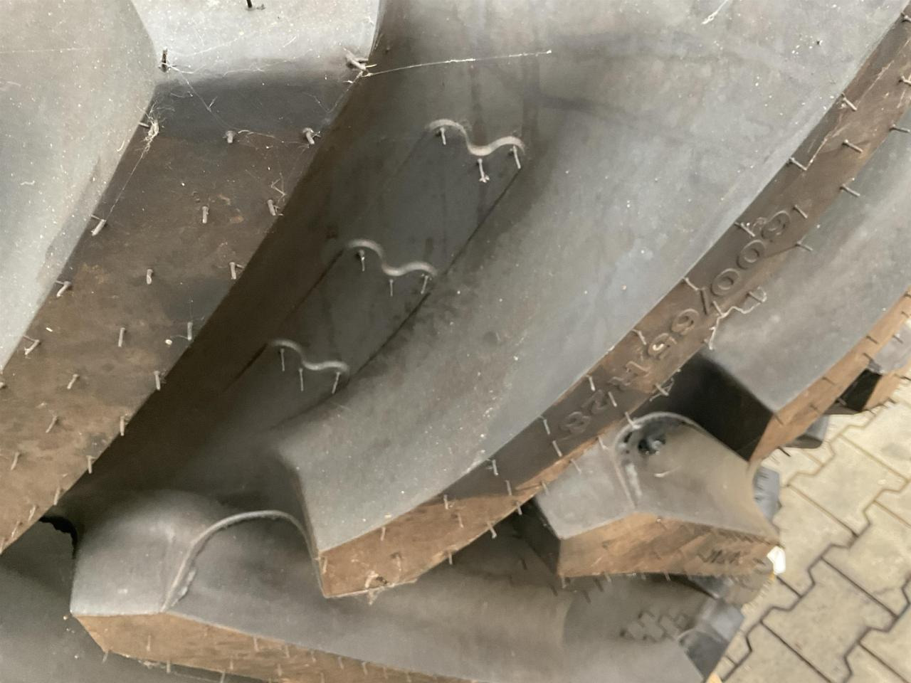 BKT 600/65R28 - Шина в категорії Сільськогосподарська техніка: фото 5 BKT 600/65R28 - Шина в категорії Сільськогосподарська техніка: фото 5