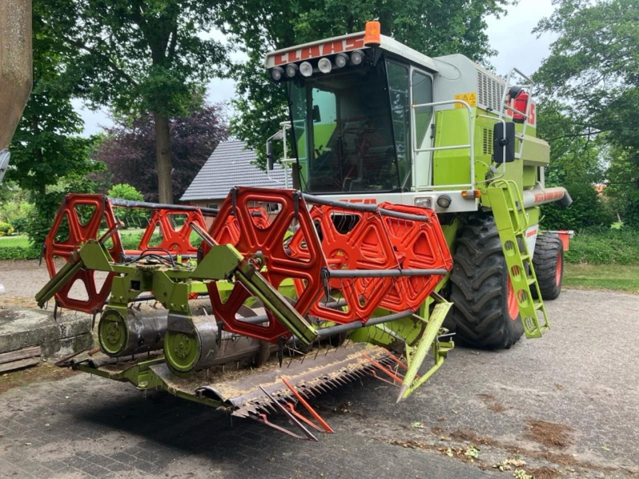 CLAAS Dominator 218 Mega - Зернозбиральний комбайн: фото 1 CLAAS Dominator 218 Mega - Зернозбиральний комбайн: фото 1