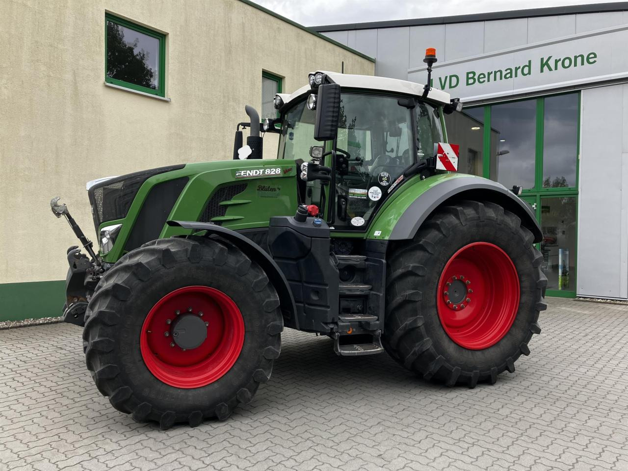 Fendt 828 Vario Profi Plus - Трактор: фото 1 Fendt 828 Vario Profi Plus - Трактор: фото 1