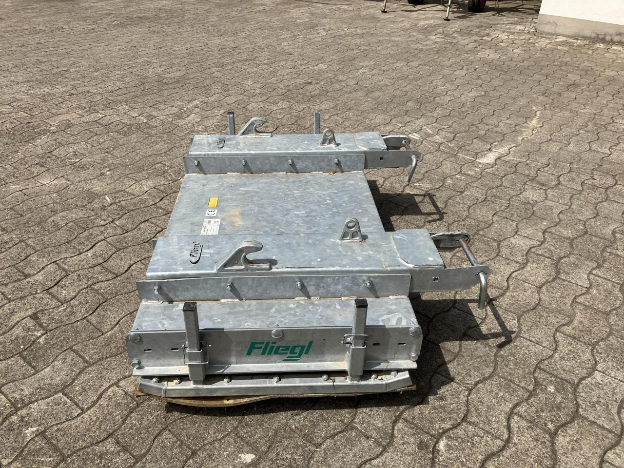 Fliegl Löwe 1,50m - Щітка дорожня в категорії Комунальна/ Спеціальна техніка: фото 2 Fliegl Löwe 1,50m - Щітка дорожня в категорії Комунальна/ Спеціальна техніка: фото 2