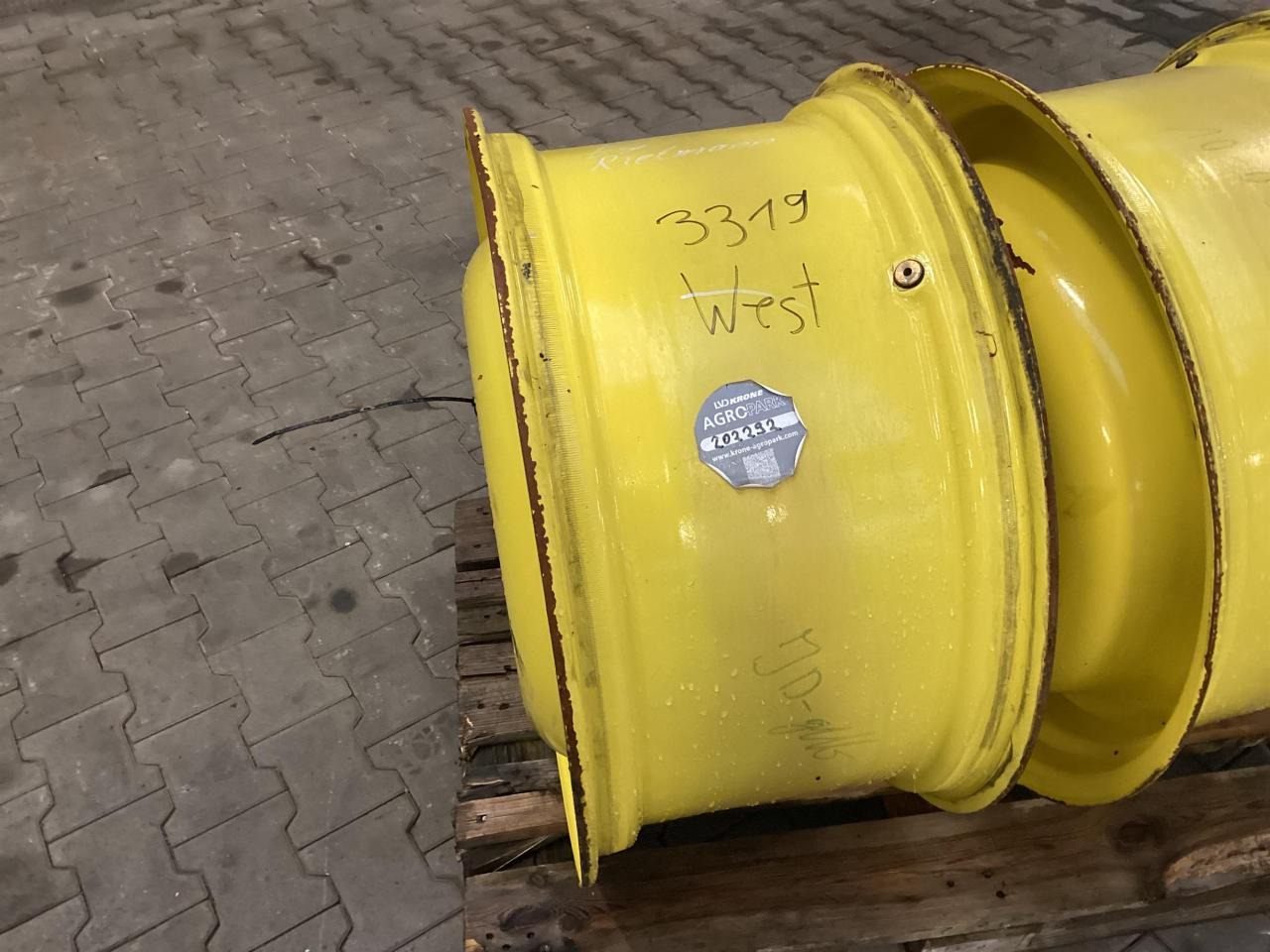 John Deere 15x30 - Шина в категорії Сільськогосподарська техніка: фото 2 John Deere 15x30 - Шина в категорії Сільськогосподарська техніка: фото 2