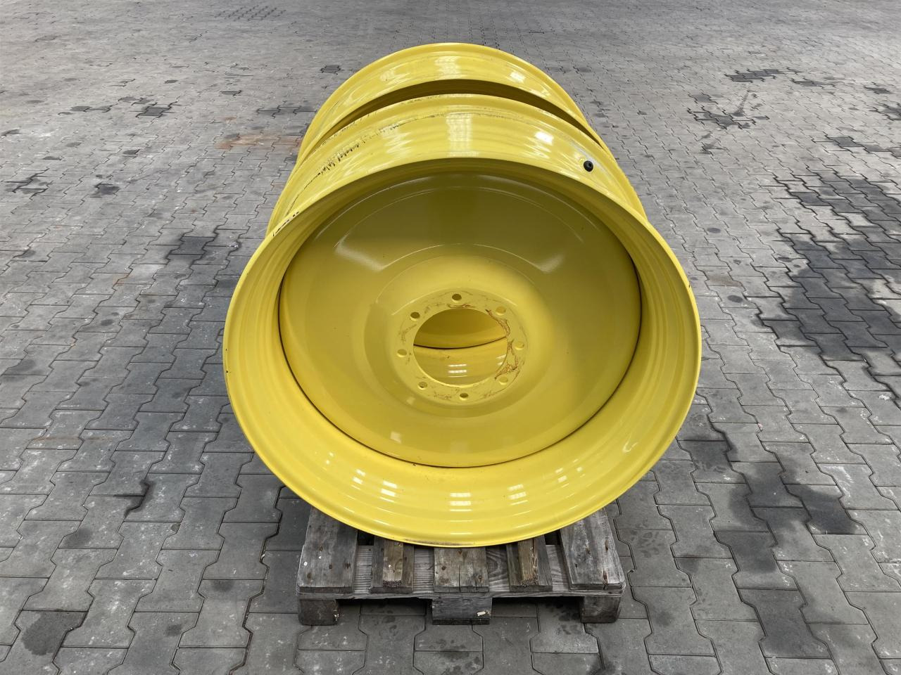 John Deere 15x38 - Шина в категорії Сільськогосподарська техніка: фото 2 John Deere 15x38 - Шина в категорії Сільськогосподарська техніка: фото 2