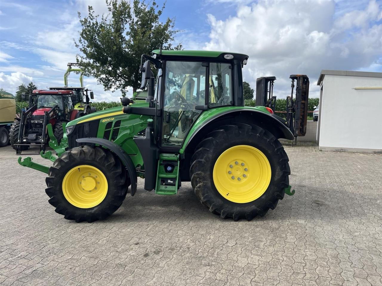 John Deere 6100M - Трактор: фото 3 John Deere 6100M - Трактор: фото 3