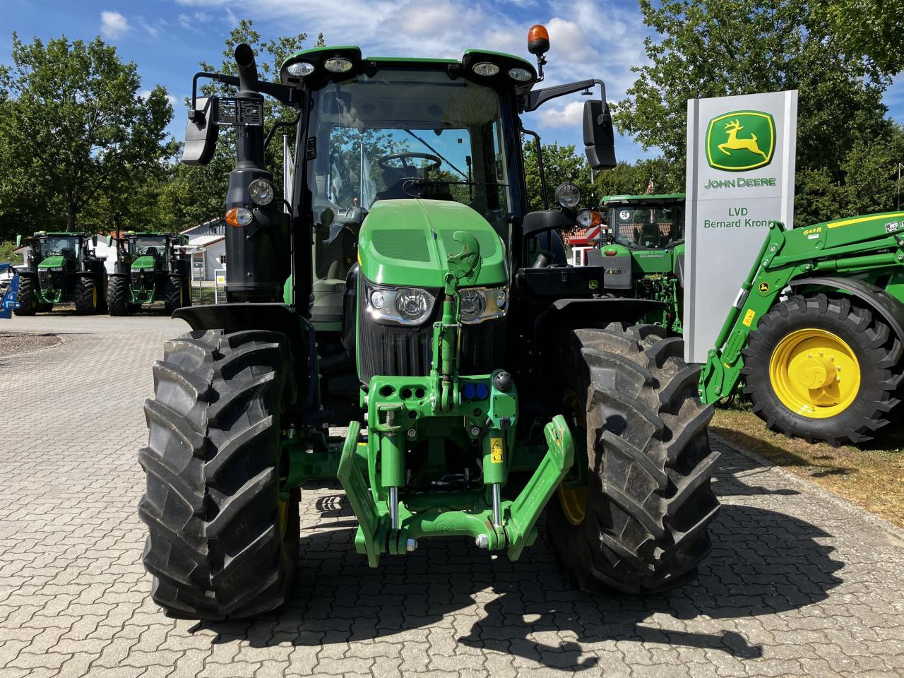 John Deere 6100M - Трактор: фото 3 John Deere 6100M - Трактор: фото 3