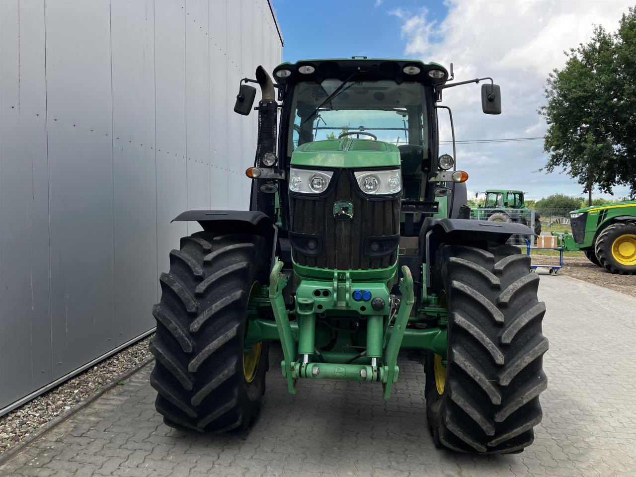 John Deere 6210R - Трактор: фото 3 John Deere 6210R - Трактор: фото 3