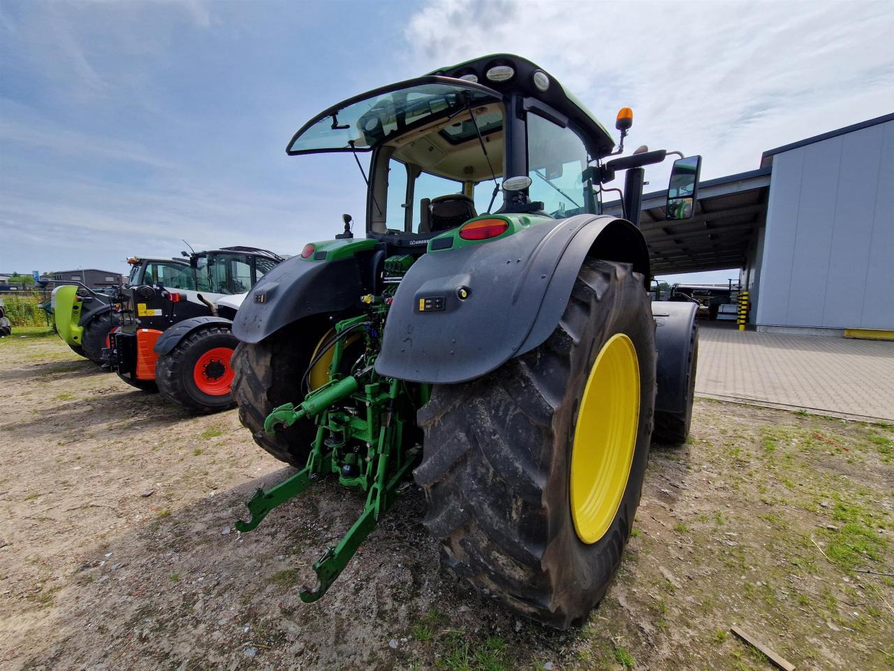 John Deere 6215R - Трактор: фото 3 John Deere 6215R - Трактор: фото 3