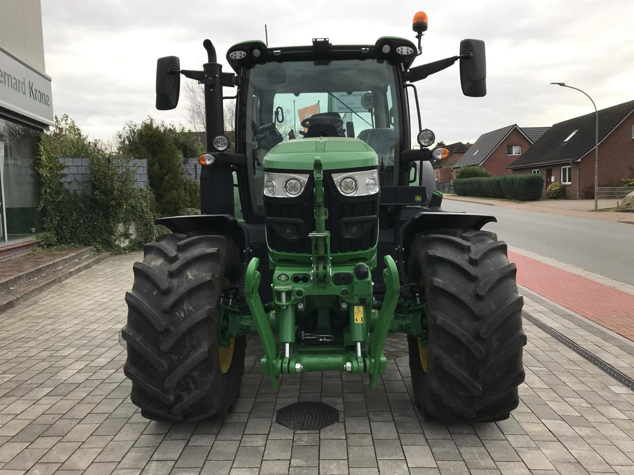 John Deere 6R 130 - Трактор: фото 3 John Deere 6R 130 - Трактор: фото 3